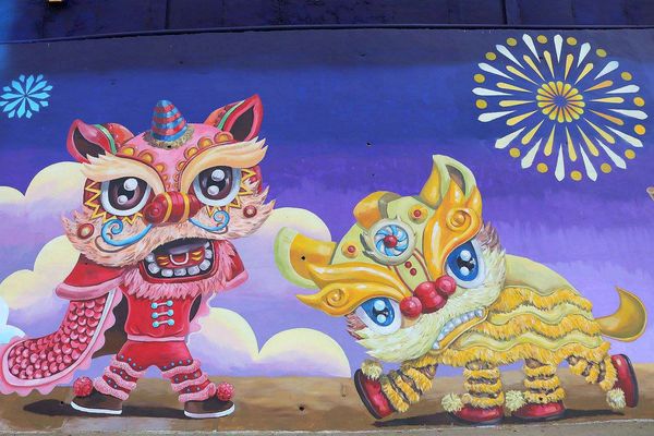 三春老樹稻田彩繪: 【彰化景點】花壇三春老樹&三家春彩繪牆~百年老樹祈求好姻緣/廟會陣頭好熱鬧/醒獅團戲梅花樁/鄉村花農務實的生活樂趣