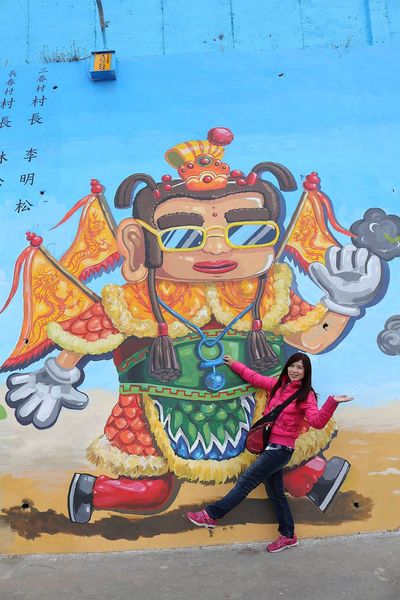 三春老樹稻田彩繪: 【彰化景點】花壇三春老樹&三家春彩繪牆~百年老樹祈求好姻緣/廟會陣頭好熱鬧/醒獅團戲梅花樁/鄉村花農務實的生活樂趣