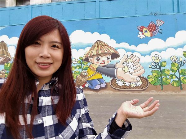 三春老樹稻田彩繪: 【彰化景點】花壇三春老樹&三家春彩繪牆~百年老樹祈求好姻緣/廟會陣頭好熱鬧/醒獅團戲梅花樁/鄉村花農務實的生活樂趣