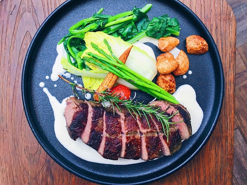 【台北｜南京復興站】BarSip餐酒＿少女必備的粉嫩調酒花樣桑格＿海鮮控必點的西西里紙包海鮮＿每日限量的舒肥牛排