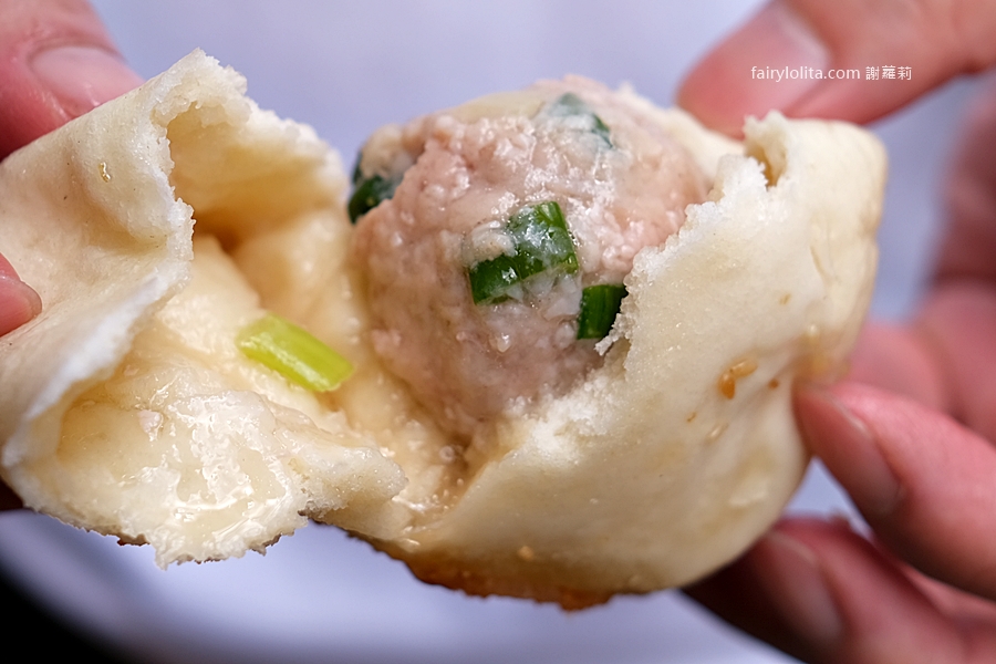 我終於吃到傳說中的爆餡12元水煎包了！值得排隊嗎？