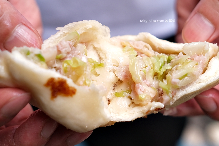 我終於吃到傳說中的爆餡12元水煎包了！值得排隊嗎？