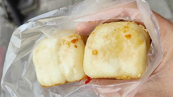 基隆市仁愛區遠東賴家水煎包｜基隆最好吃的水煎包之一，無時無刻都要排隊