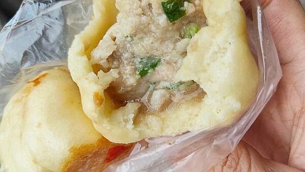 基隆市仁愛區遠東賴家水煎包｜基隆最好吃的水煎包之一，無時無刻都要排隊