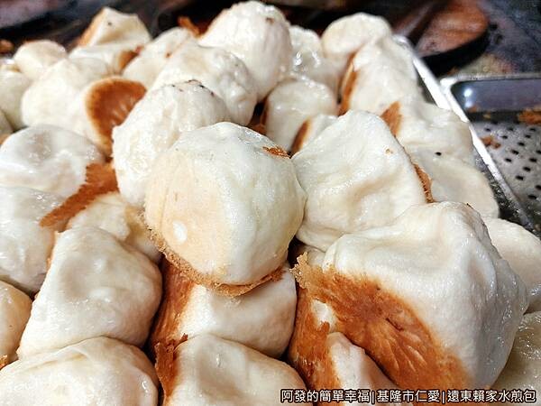遠東賴家水煎包07-油光白嫩.jpg