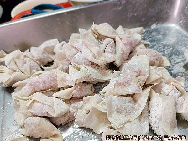 三角窗麵担04-現包餛飩.jpg