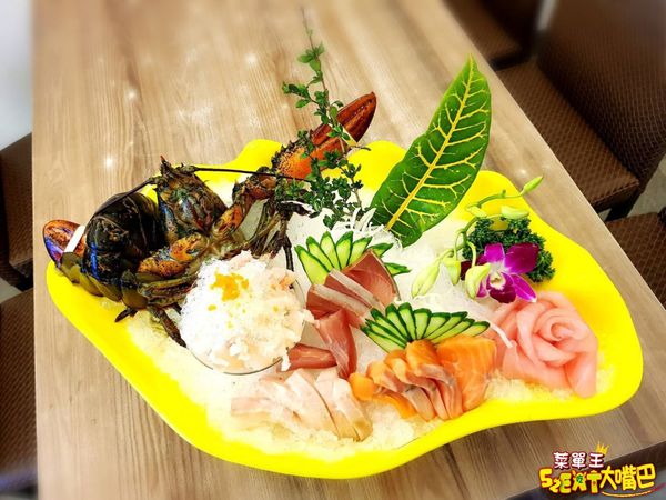 萬里美食海鮮料理》巧晏漁坊菜單價位大公開~料理獨特餐點美味平價的海產店~推薦烏魚子炒飯、桂花萬里蟹、握壽司。