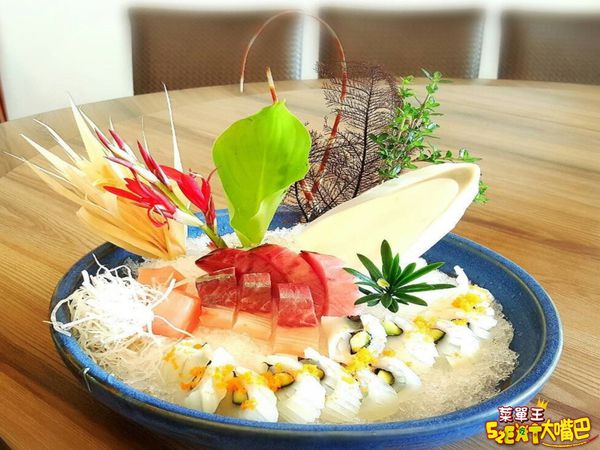 萬里美食海鮮料理》巧晏漁坊菜單價位大公開~料理獨特餐點美味平價的海產店~推薦烏魚子炒飯、桂花萬里蟹、握壽司。