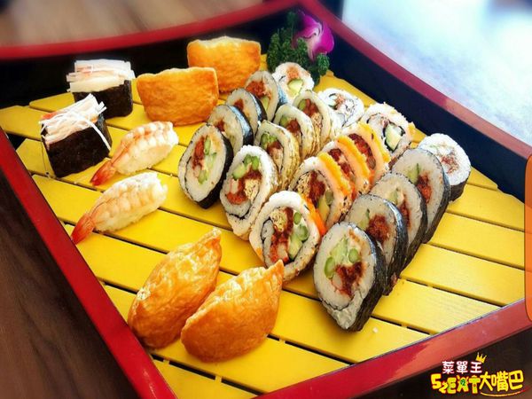 萬里美食海鮮料理》巧晏漁坊菜單價位大公開~料理獨特餐點美味平價的海產店~推薦烏魚子炒飯、桂花萬里蟹、握壽司。