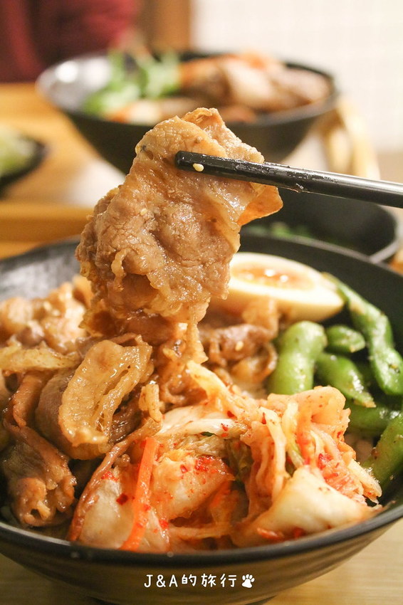 小學日燒肉丼 在教室裡吃燒肉丼,99元燒肉丼還有味噌湯喝到飽【內湖美食/捷運西湖/捷運港墘】 @J&A的旅行