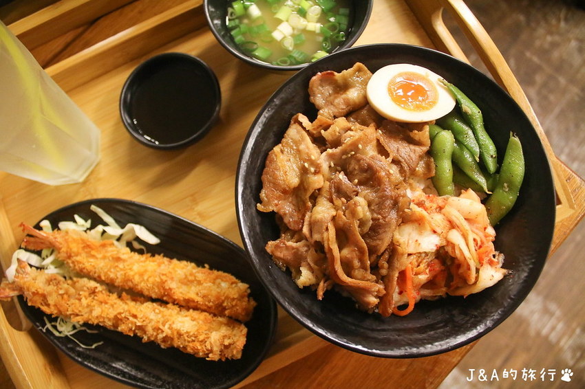 小學日燒肉丼 在教室裡吃燒肉丼,99元燒肉丼還有味噌湯喝到飽【內湖美食/捷運西湖/捷運港墘】 @J&A的旅行