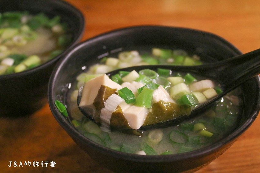 小學日燒肉丼 在教室裡吃燒肉丼,99元燒肉丼還有味噌湯喝到飽【內湖美食/捷運西湖/捷運港墘】 @J&A的旅行