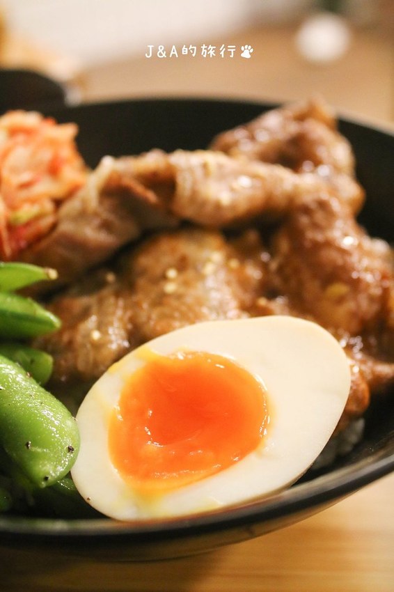 小學日燒肉丼 在教室裡吃燒肉丼,99元燒肉丼還有味噌湯喝到飽【內湖美食/捷運西湖/捷運港墘】 @J&A的旅行