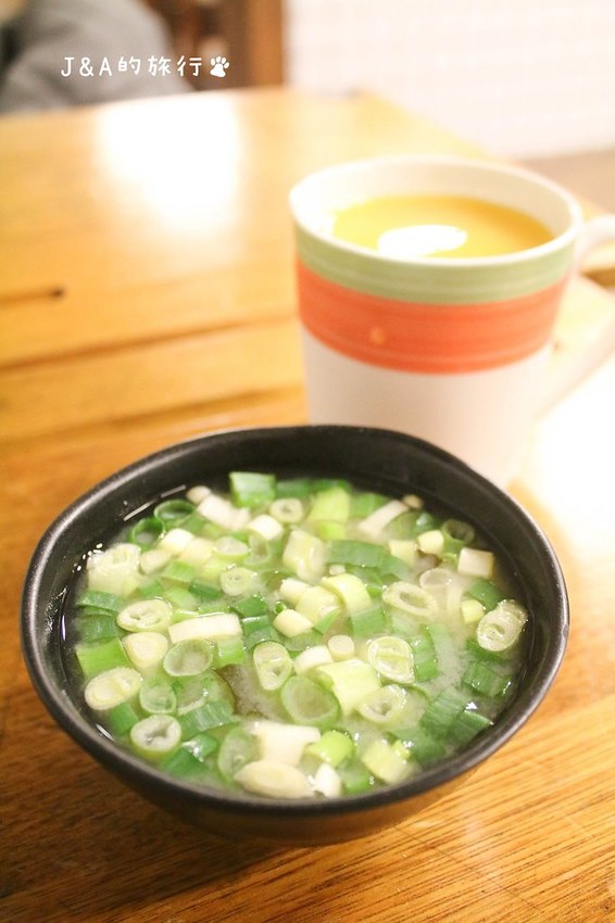 小學日燒肉丼 在教室裡吃燒肉丼,99元燒肉丼還有味噌湯喝到飽【內湖美食/捷運西湖/捷運港墘】 @J&A的旅行