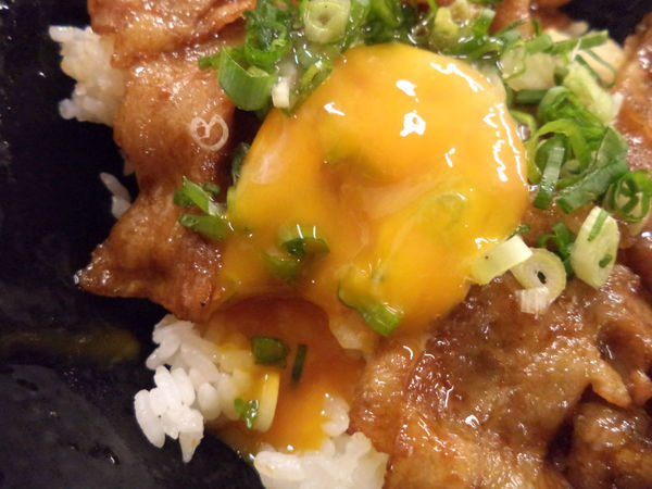 (美食-捷運西湖站)我的老天鵝阿~完勝!小學日燒肉丼食堂超越地表最強丼飯!