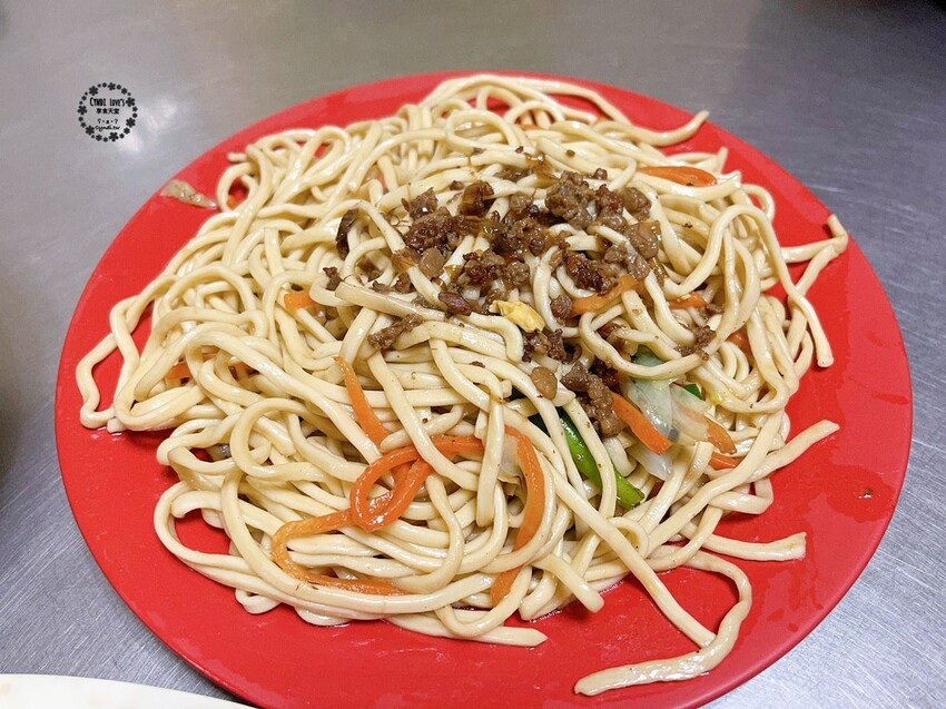 阿成炒麵，台中大里超人氣排隊早午餐，台中人的早餐，必吃炒麵、綜合豬血湯 - Cyndi loves享食天堂
