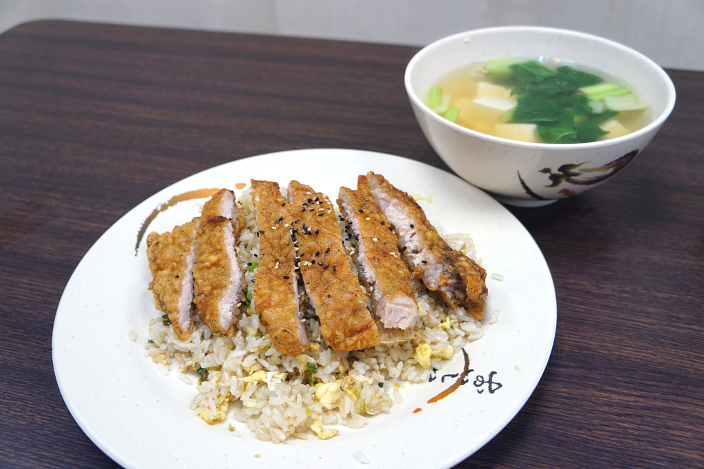 排骨蛋炒飯+豆腐湯