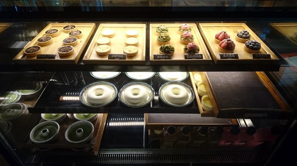 東門茶樓：高雄~東門茶樓~瑞豐夜市旁的手作冰品店~超推甜心圈草莓奶酪~幸福的滋味~