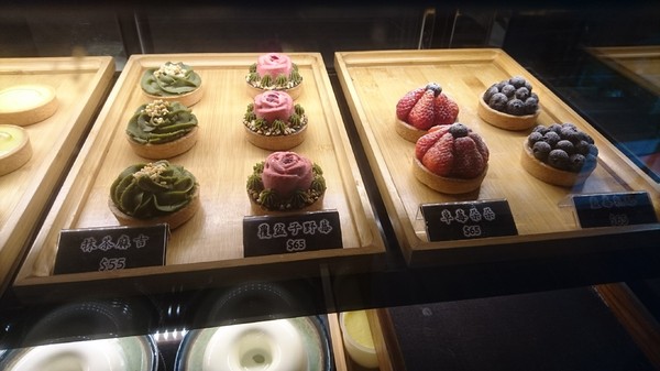 東門茶樓：高雄~東門茶樓~瑞豐夜市旁的手作冰品店~超推甜心圈草莓奶酪~幸福的滋味~