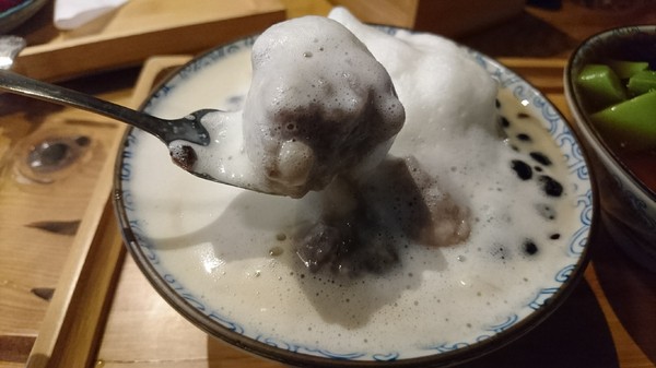 東門茶樓：高雄~東門茶樓~瑞豐夜市旁的手作冰品店~超推甜心圈草莓奶酪~幸福的滋味~