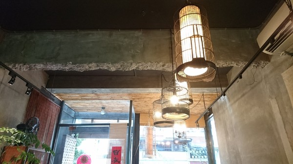 東門茶樓：高雄~東門茶樓~瑞豐夜市旁的手作冰品店~超推甜心圈草莓奶酪~幸福的滋味~