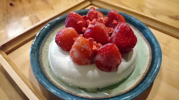 東門茶樓：高雄~東門茶樓~瑞豐夜市旁的手作冰品店~超推甜心圈草莓奶酪~幸福的滋味~