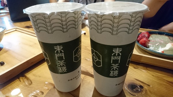 東門茶樓：高雄~東門茶樓~瑞豐夜市旁的手作冰品店~超推甜心圈草莓奶酪~幸福的滋味~