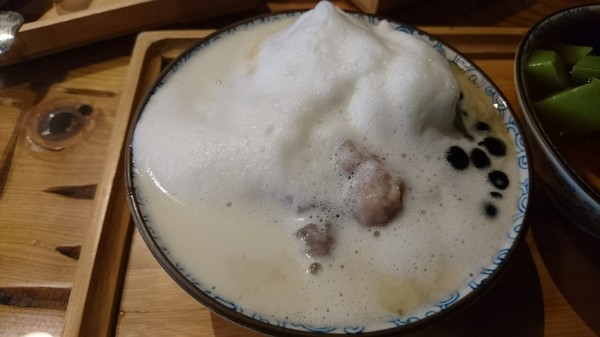 東門茶樓：高雄~東門茶樓~瑞豐夜市旁的手作冰品店~超推甜心圈草莓奶酪~幸福的滋味~