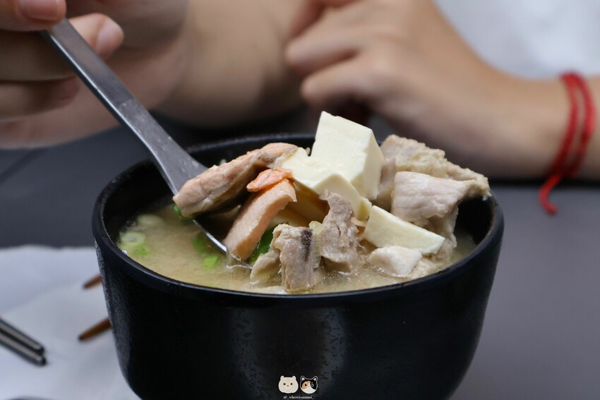 屏東東港｜在地美食｜曾鮮生魚片．隱身於傳統市場中的精緻海鮮餐