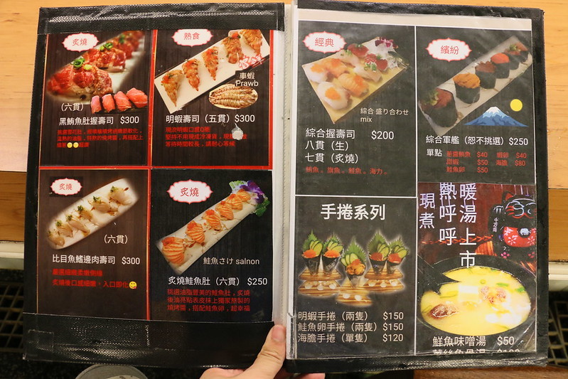 東港美食/華僑市場『東港曾鮮生魚片黑鮪魚專賣店』愛玩客推薦，每日限量，黑鮪魚豪華刺身拼盤(金三角、上腹、中腹、後腹、皮油、赤身)一次滿足！