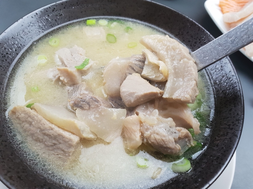 240752.jpg - 【屏東.東港】華僑市場美食推薦。曾鮮生魚片超棒黑鮪魚最推金三角部位入口即化