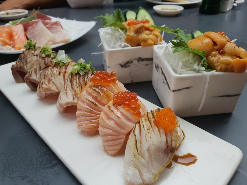 240743.jpg - 【屏東.東港】華僑市場美食推薦。曾鮮生魚片超棒黑鮪魚最推金三角部位入口即化