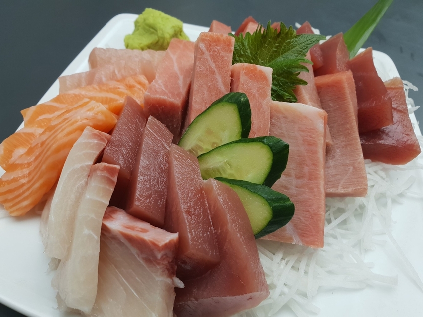 240756.jpg - 【屏東.東港】華僑市場美食推薦。曾鮮生魚片超棒黑鮪魚最推金三角部位入口即化