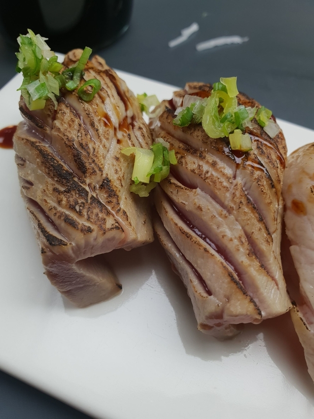 240742.jpg - 【屏東.東港】華僑市場美食推薦。曾鮮生魚片超棒黑鮪魚最推金三角部位入口即化