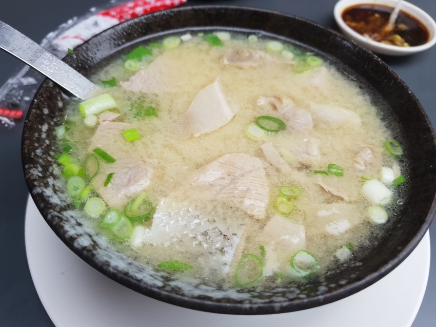 240753.jpg - 【屏東.東港】華僑市場美食推薦。曾鮮生魚片超棒黑鮪魚最推金三角部位入口即化