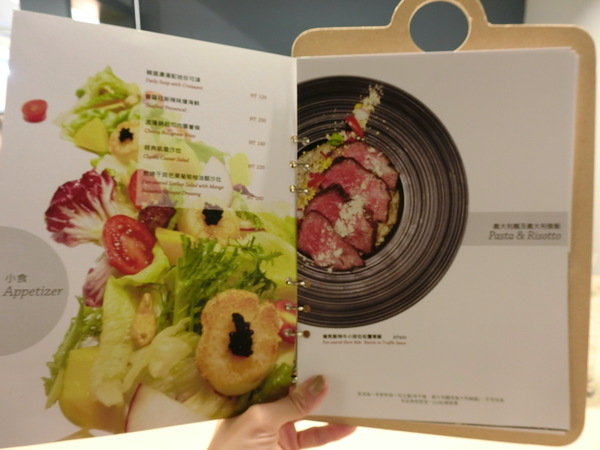 Voyage Addiction Cafe 旅行。家：*本餐廳有上民視新聞＊【小巨蛋咖啡廳／南京東路美食推薦】 Voyage Addiction Cafe 旅行。家~可愛的香港小女生Emily來台開的美味＋人情味的咖啡廳~喜愛旅行的朋友一定要來！