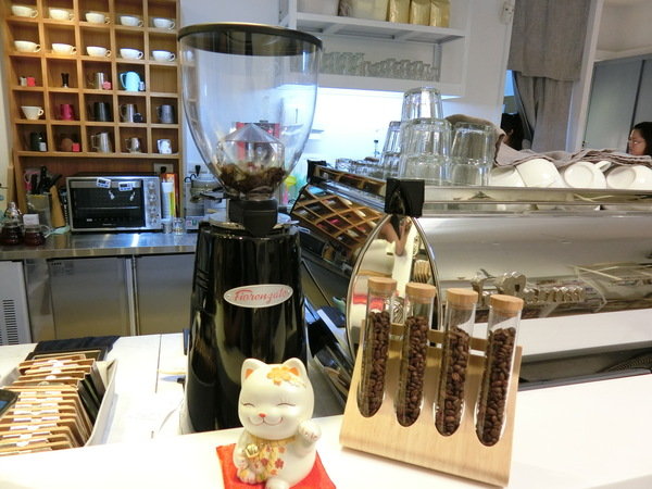 Voyage Addiction Cafe 旅行。家：*本餐廳有上民視新聞＊【小巨蛋咖啡廳／南京東路美食推薦】 Voyage Addiction Cafe 旅行。家~可愛的香港小女生Emily來台開的美味＋人情味的咖啡廳~喜愛旅行的朋友一定要來！