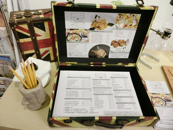 Voyage Addiction Cafe 旅行。家：*本餐廳有上民視新聞＊【小巨蛋咖啡廳／南京東路美食推薦】 Voyage Addiction Cafe 旅行。家~可愛的香港小女生Emily來台開的美味＋人情味的咖啡廳~喜愛旅行的朋友一定要來！