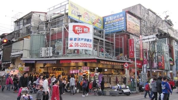 逢甲夜市：台中-逢甲夜市跟著友人隨意吃