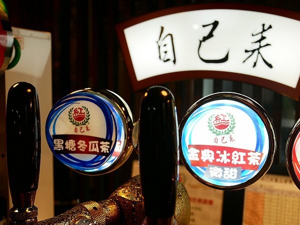 自己來紅茶鮮乳(逢甲店)：自己來紅茶鮮乳 逢甲店-台中逢甲飲品  自己動手裝飲料  不只可以混搭迸出新滋味  也能調到自己最喜歡的溫度