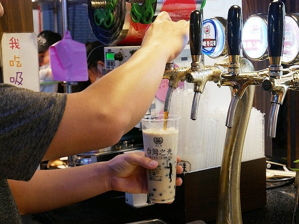 自己來紅茶鮮乳(逢甲店)：自己來紅茶鮮乳 逢甲店-台中逢甲飲品  自己動手裝飲料  不只可以混搭迸出新滋味  也能調到自己最喜歡的溫度