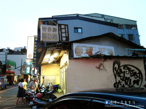 竹仔腳陽春麵:〖台中│美食〗竹仔腳陽春麵 ❤ 台中南屯老街必吃美食!!從早到晚人潮都爆滿~不只麵好吃,連滷味都很讚!!