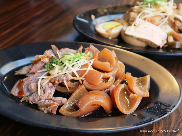 竹仔腳陽春麵:台中美食│竹仔腳陽春麵〃南屯超人氣小吃重新裝潢,變得好文青,人潮依舊多到爆!