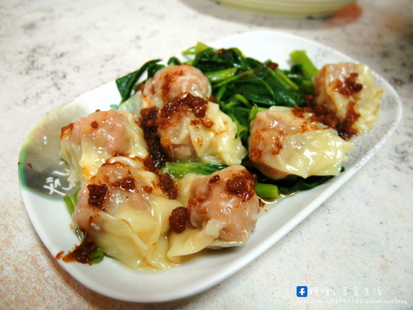 竹仔腳陽春麵:〖台中│美食〗竹仔腳陽春麵 ❤ 台中南屯老街必吃美食!!從早到晚人潮都爆滿~不只麵好吃,連滷味都很讚!!