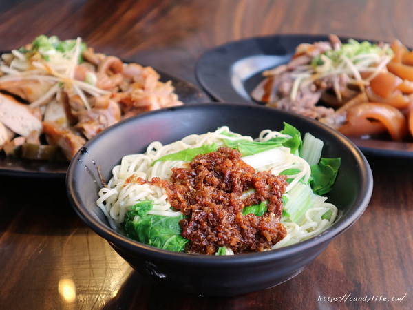 竹仔腳陽春麵:台中美食│竹仔腳陽春麵〃南屯超人氣小吃重新裝潢,變得好文青,人潮依舊多到爆!