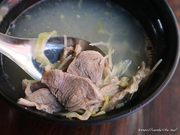 竹仔腳陽春麵:台中美食│竹仔腳陽春麵〃南屯超人氣小吃重新裝潢,變得好文青,人潮依舊多到爆!