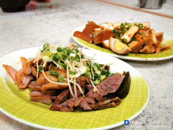 竹仔腳陽春麵:〖台中│美食〗竹仔腳陽春麵 ❤ 台中南屯老街必吃美食!!從早到晚人潮都爆滿~不只麵好吃,連滷味都很讚!!