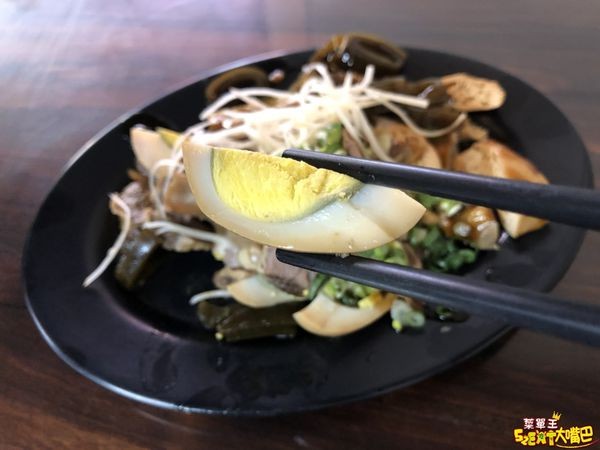 台中南屯美食古早麵》竹仔腳陽春麵菜單價位大公開！香傳40年的超人氣古早味陽春麵～台中南屯路必吃美食小吃餐廳推薦。