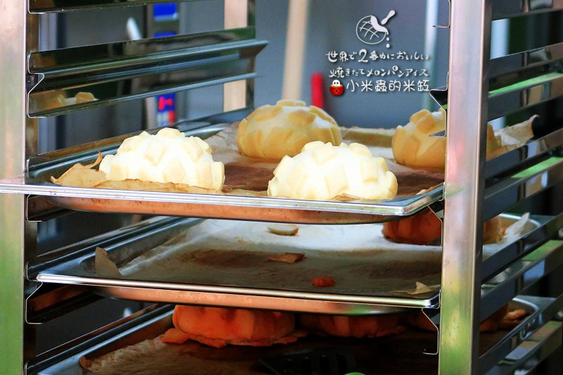 【捷運忠孝敦化站】世界第二好吃的現烤冰淇淋菠蘿麵包~忠孝店限定「草莓起司」口味♥