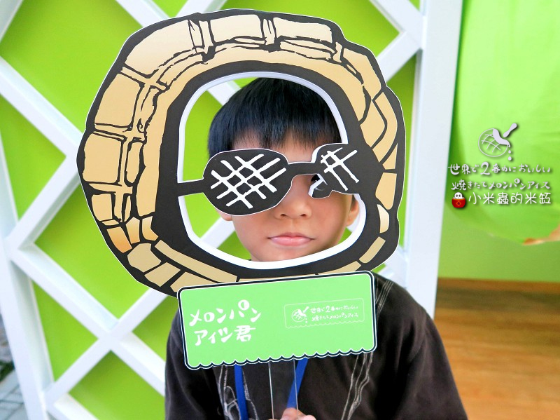 【捷運忠孝敦化站】世界第二好吃的現烤冰淇淋菠蘿麵包~忠孝店限定「草莓起司」口味♥